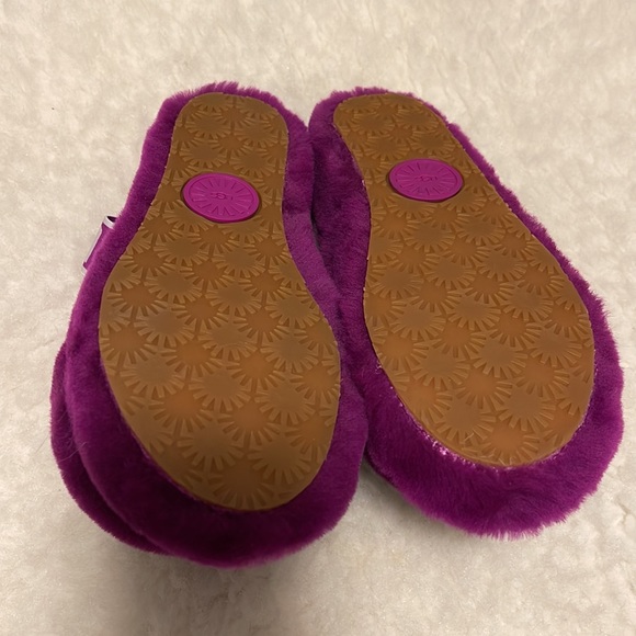 Ugg Slip on - Picture 2 of 2